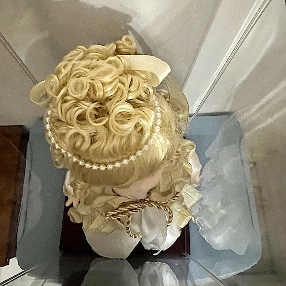 PRECIOUS MOMENTS “GLORIA” Angel Doll, In Plastic Case, On PM Doll Stand-No Box! - Picture 9 of 12